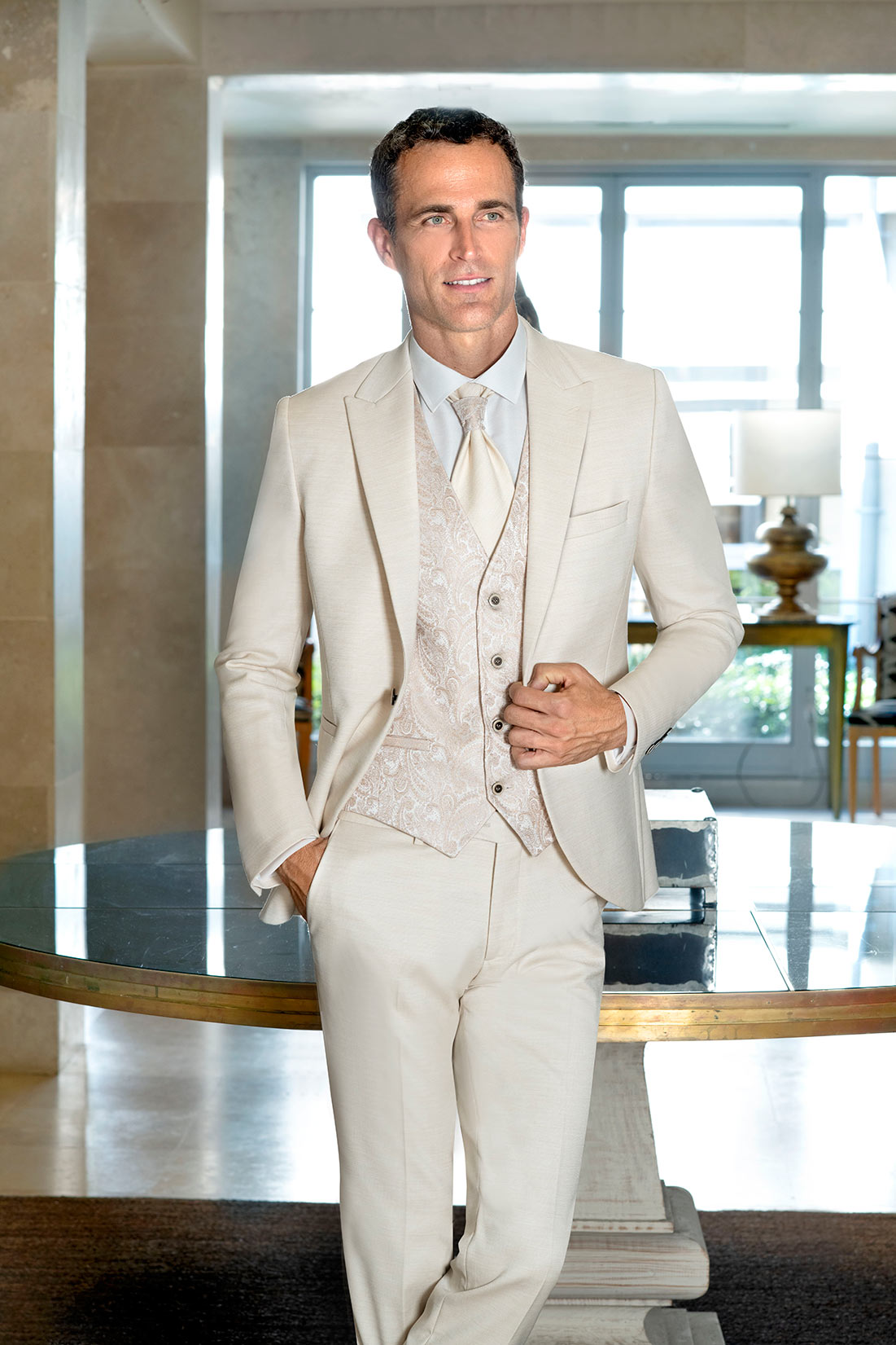 Trajes de ceremonia de la marca ENZO ROMANO en Verdú Ceremonia, Especialistas en trajes de boda y complementos para hombre en Valdepeñas, Ciudad Real