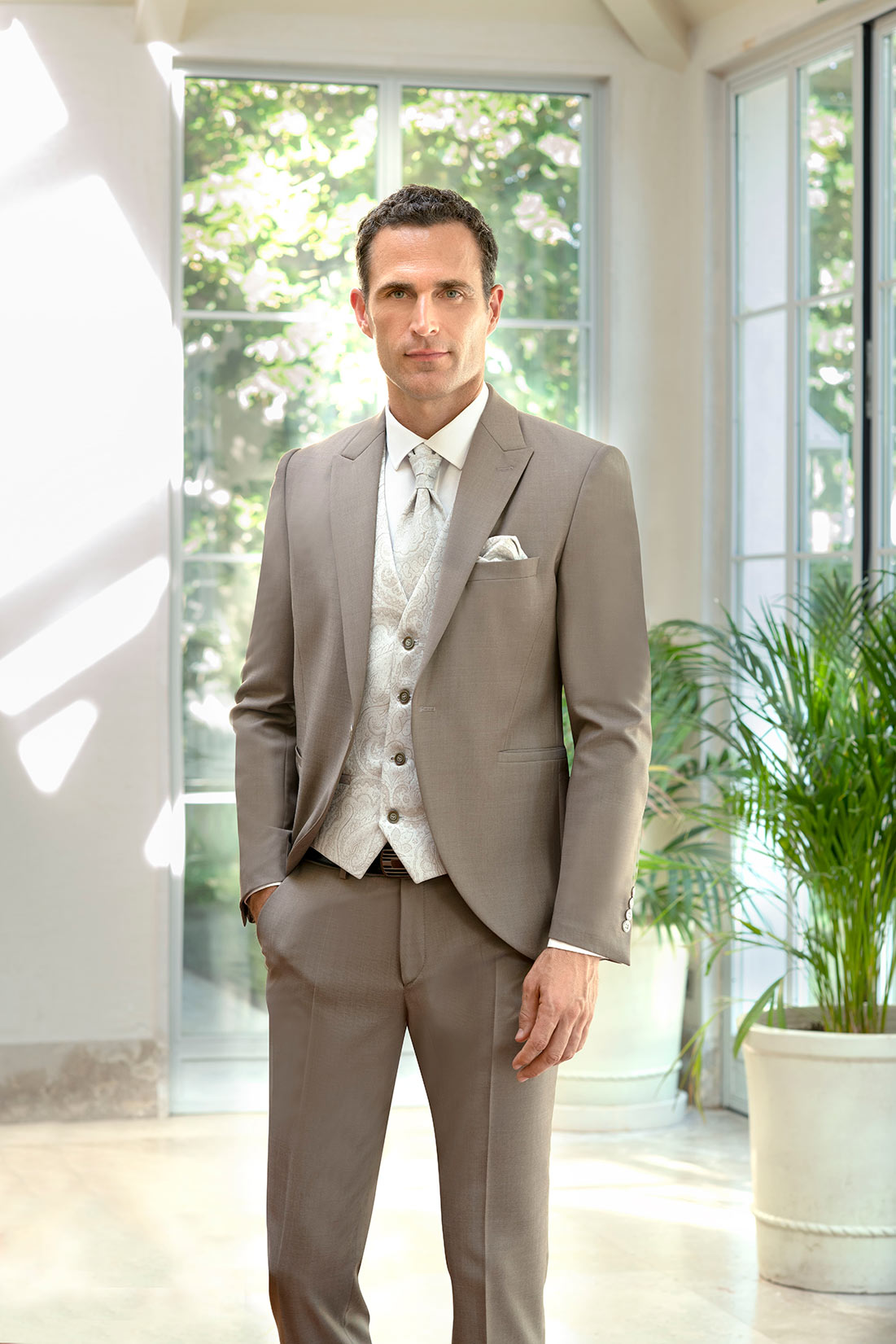 Trajes de ceremonia de la marca ENZO ROMANO en Verdú Ceremonia, Especialistas en trajes de boda y complementos para hombre en Valdepeñas, Ciudad Real