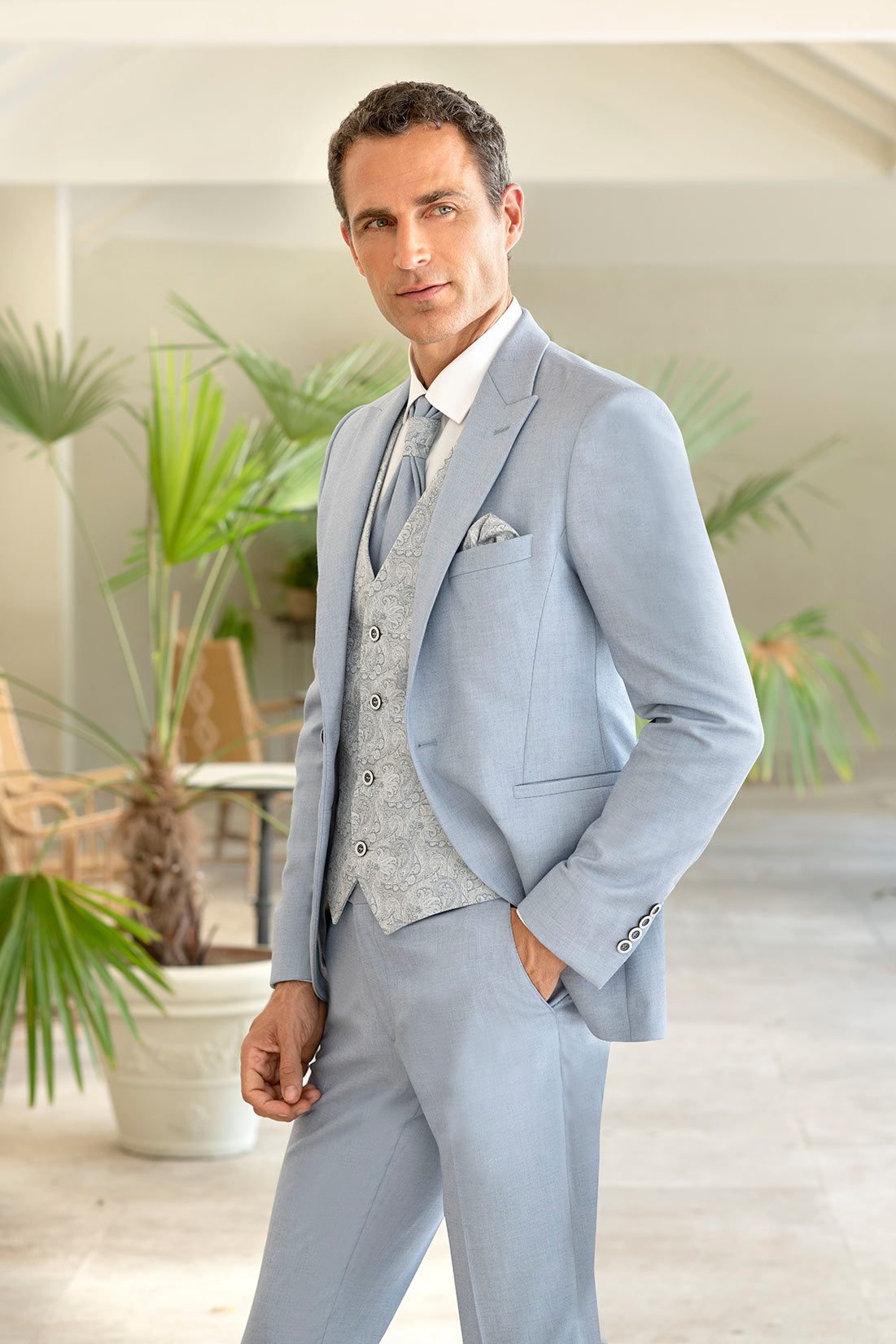 Trajes de ceremonia de la marca ENZO ROMANO en Verdú Ceremonia, Especialistas en trajes de boda y complementos para hombre en Valdepeñas, Ciudad Real